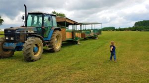 Roves tractor trailer ride 