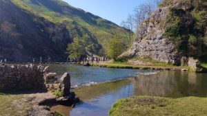 stepping stones in dovedale 