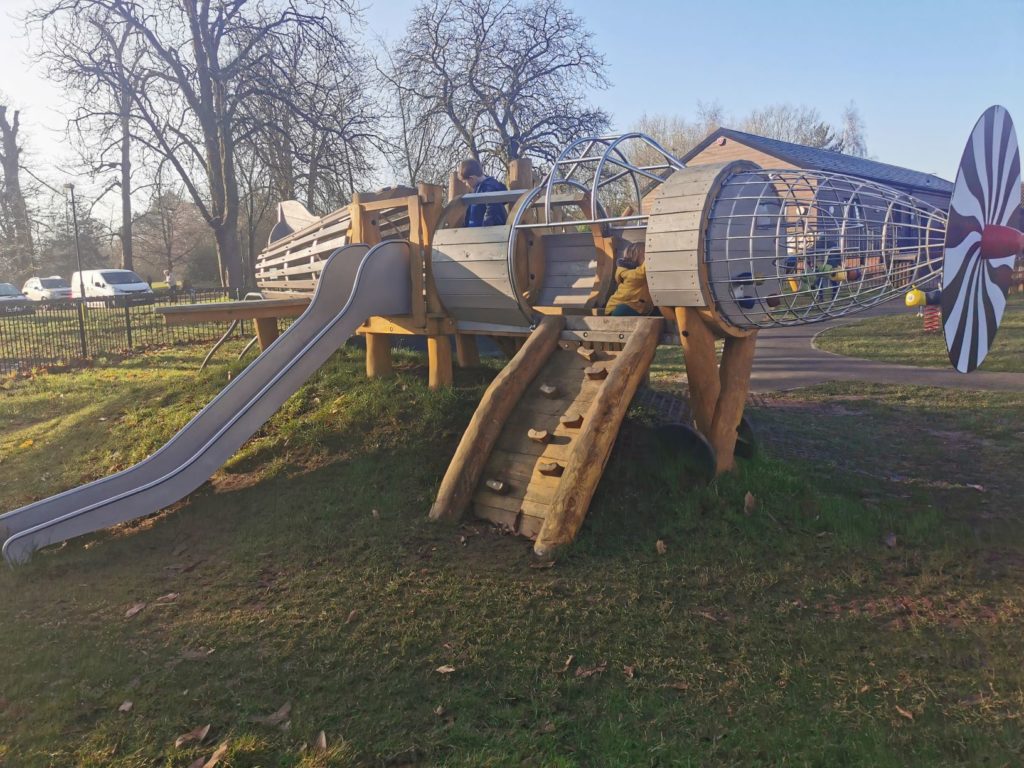 leavesden country park plane